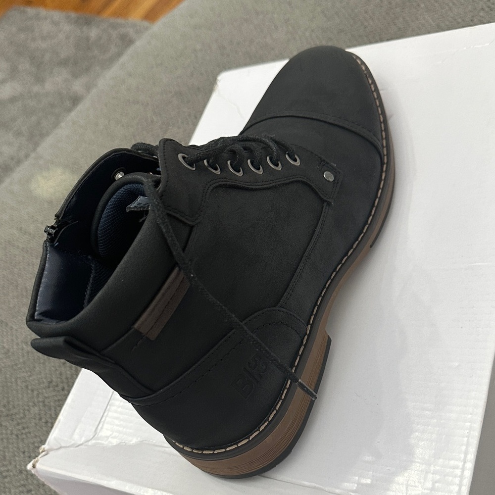 Elegant Black Men's Lace-Up Boots